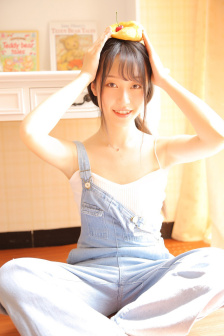 一个吃我乳房一个吃我B